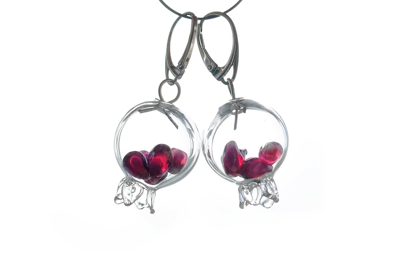 Hollow pomegranate lampwork dangle earrings with pomegranate seeds inside 925 silver MTO imagem 2