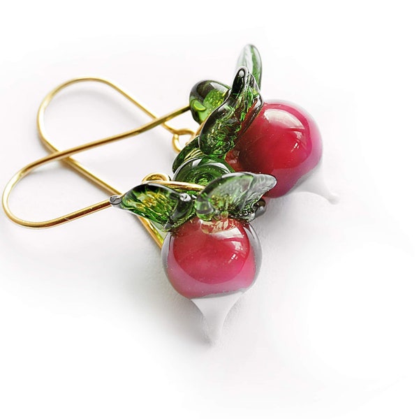 Boucles d'oreilles au chalumeau en verre de radis sur des résultats remplis d'or /boucles d'oreilles radis / légume / végétalien / prune dirigible Luna MTO