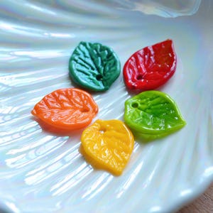 10 (set da 10) Perline a foglia in vetro lavorato a lume verde opaco, set da 10 pezzi