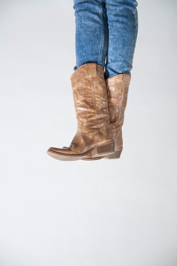 curled toe cowboy boots