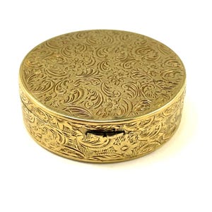 Boîte à pilules ou compacte en or massif 14 carats, boîte ronde en or jaune antique gravée à la main, environ 5 cm de diamètre