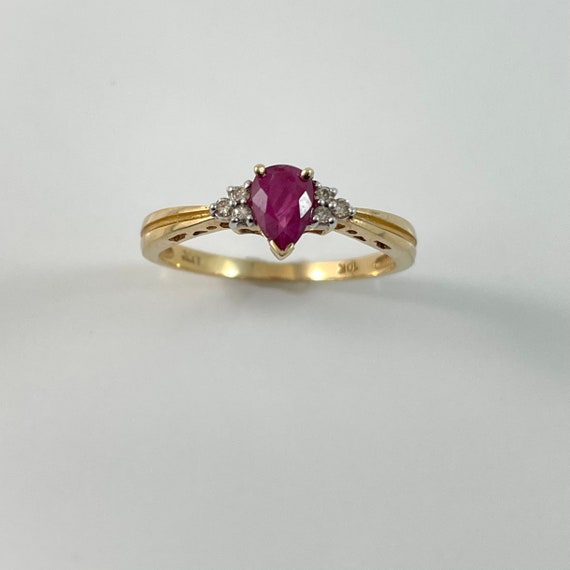 10K Yellow Gold Pear Shaped Ruby and Natural Diam… - image 1