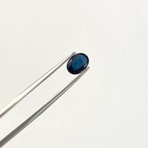 Sapphire 0.98 ct Natural dark blue Sapphire, Oval mixed cut, 7.05 x 5.25 mm