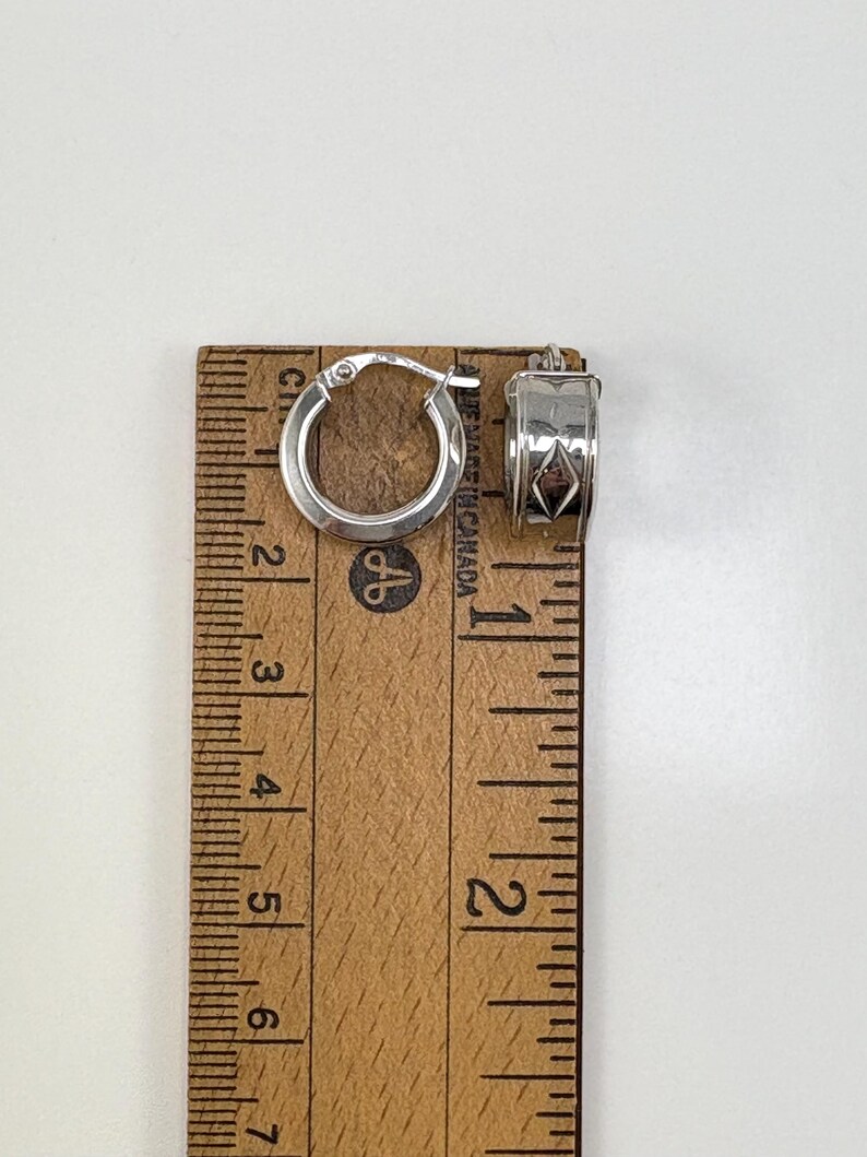 Pendientes de aro o huggie vintage de oro blanco de 18 quilates, fabricados y diseñados en Italia, estampados imagen 7