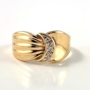 Vintage 10K solid gold and natural diamond ring, size 6 1/4