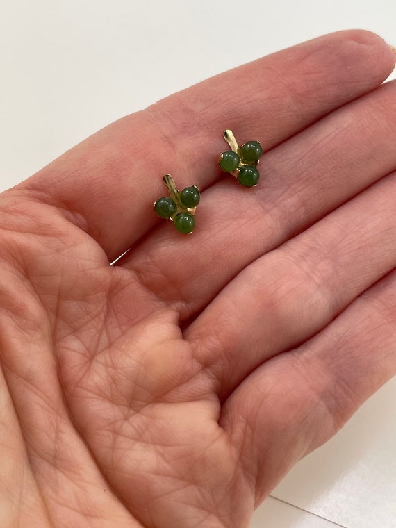 14K leaf stud earrings with jade green beads (gra… - image 3