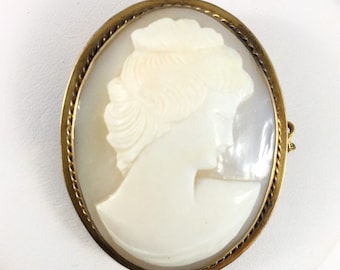 9K Cameo, Vintage gold framed shell Cameo brooch with safety chain, cameo pendant, cameo brooch, 1 1/2 inch long cameo, 375, 9 ct