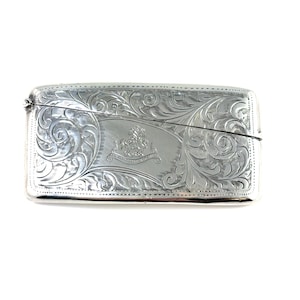 Petit porte-cartes en argent sterling gravé d'un emblème et du sens Des Fortitudo Mea et Salus, qui me donnent de la force et de la sécurité