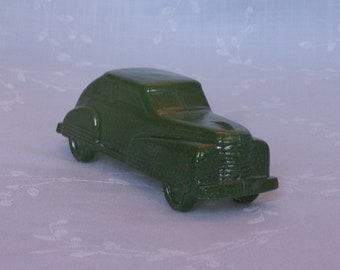 1970s Figural Automobile Vintage Clear Glass Candy Container. Toy Miniature Streamlined Sedan Car, Painted Green, w 8 Grill Bars. Uiva ea33r
