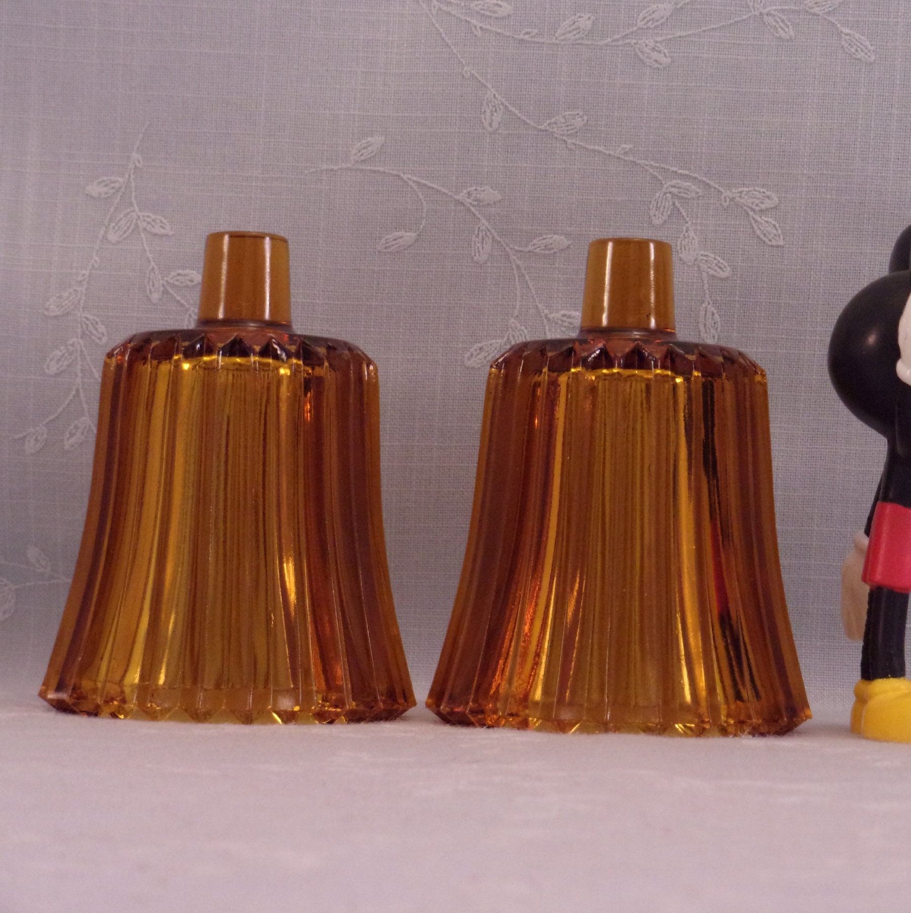 2 Vintage Homco Home Interior Amber Glass Votive Ribbed Peg Cups. rkuc