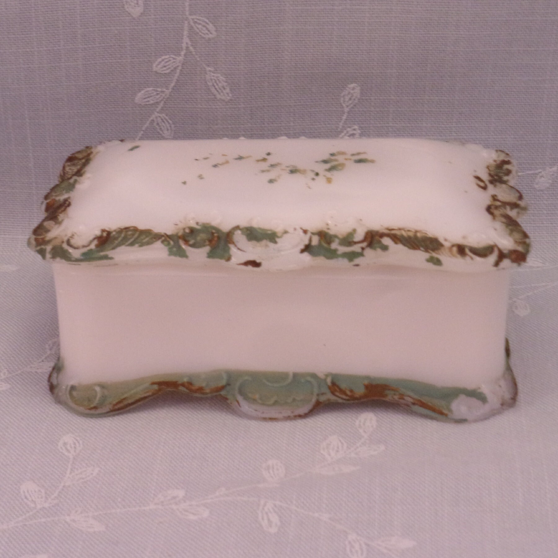 Milk Glass Antique Dresser Box w Lid. Dithridge Fan Footed Opal Hair