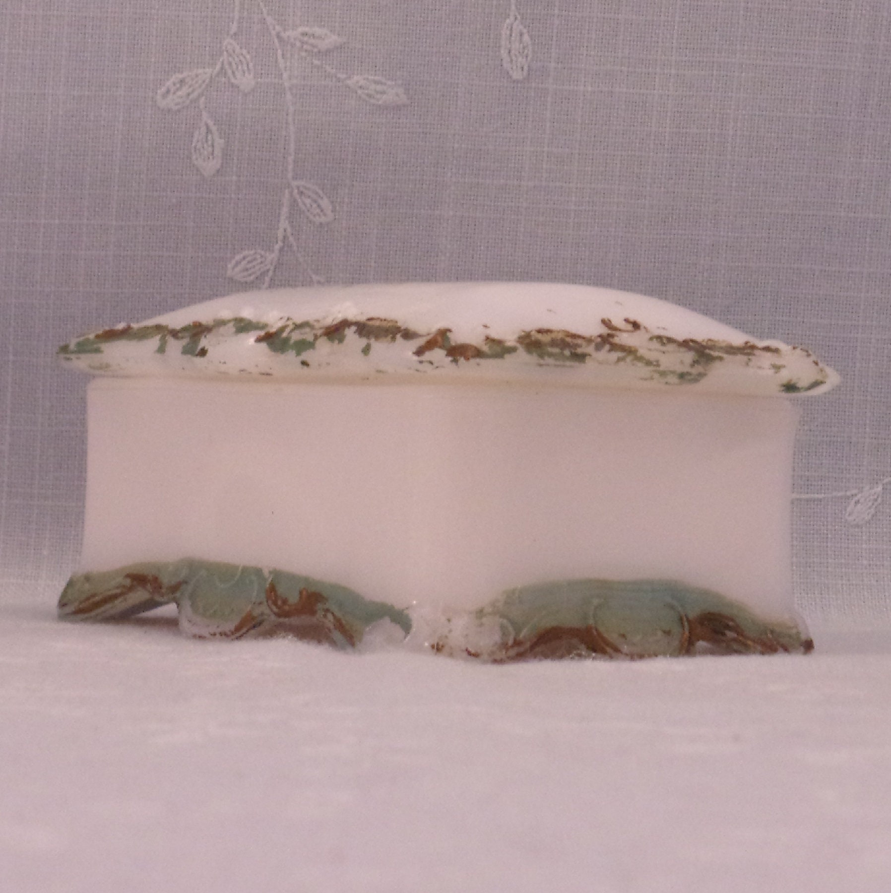 Milk Glass Antique Dresser Box w Lid. Dithridge Fan Footed Opal Hair