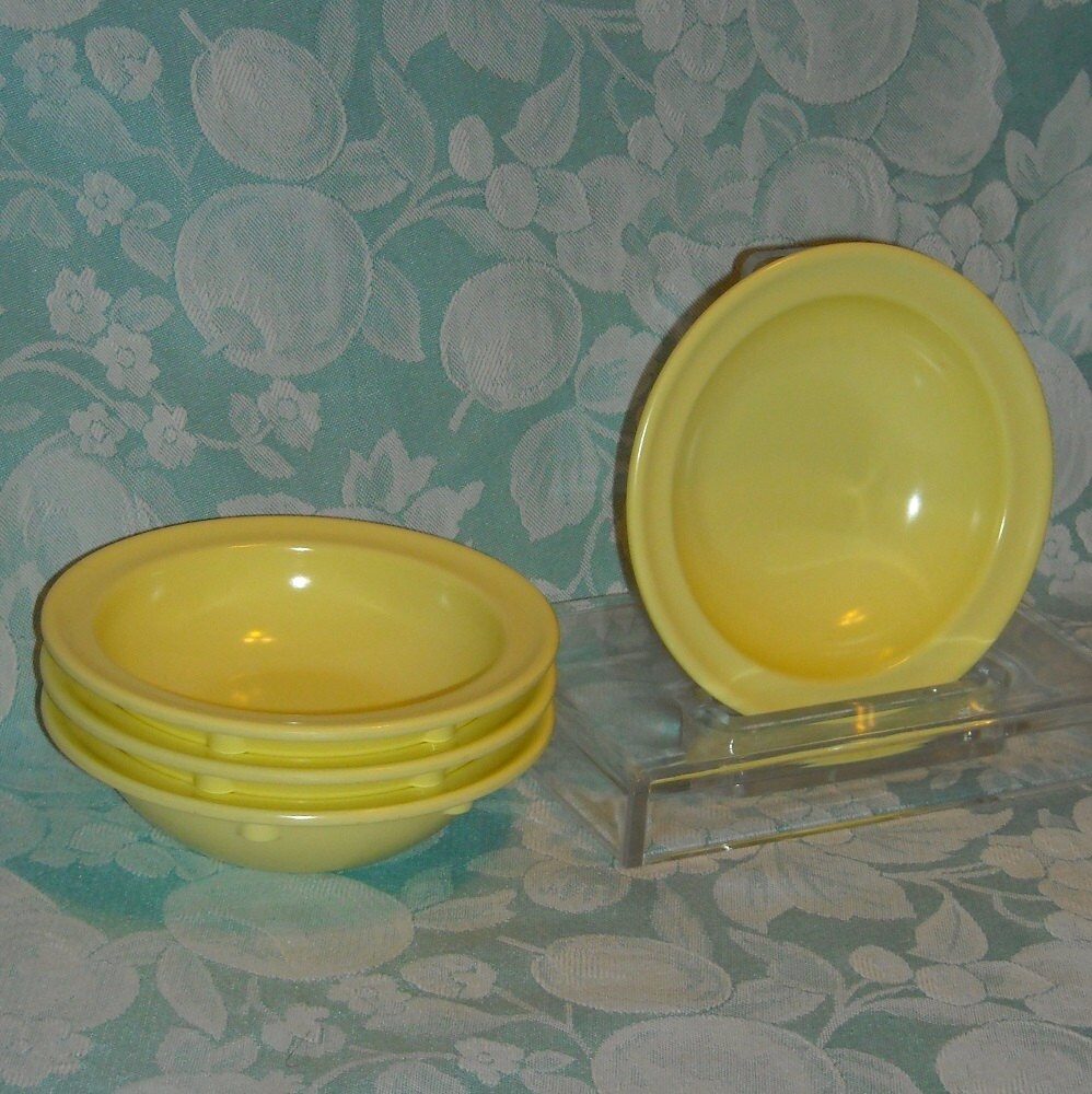 4 Vintage 1950s Melmac Bowls. Yellow Melamine Super DonIte. pija