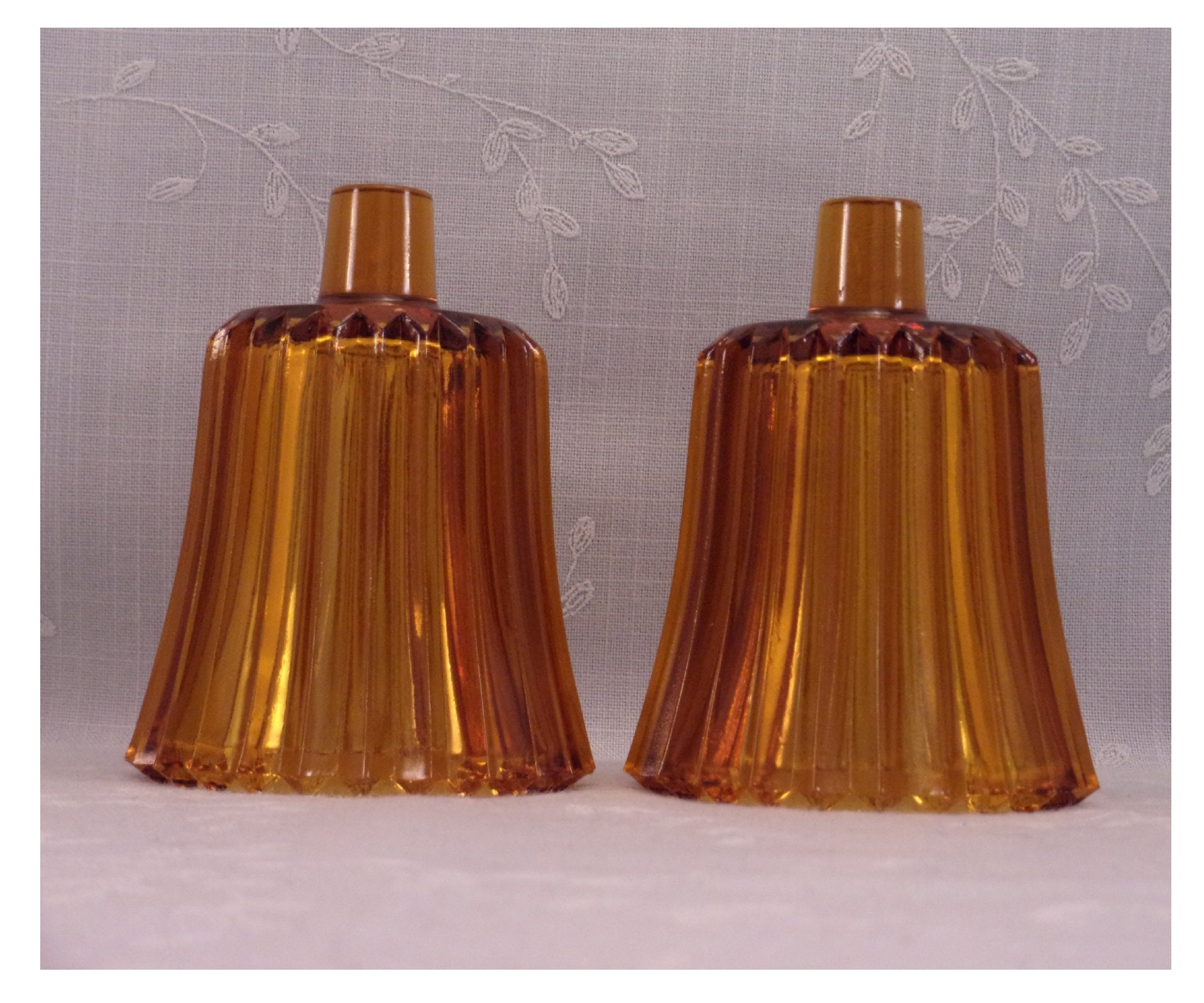 2 Vintage Homco Home Interior Amber Glass Votive Ribbed Peg Cups. rkuc
