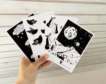 Kontrastne kartice v darilni škatlici Baby Black and White Flash cards / Handprinted box / Illustration Klavdija Zupanc / Baby welcome gift