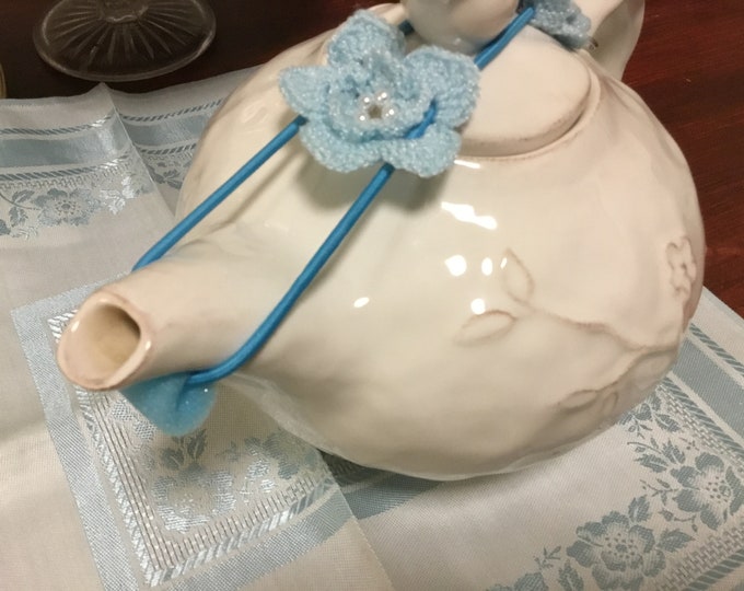 Large Blue Teapot Lid Holder, Drip Catcher. Perfect for Afternoon Tea