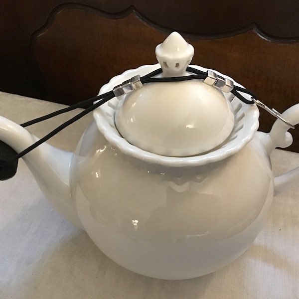 Large Teapot lid holder & drip catcher (black), perfect for afternoon tea time!