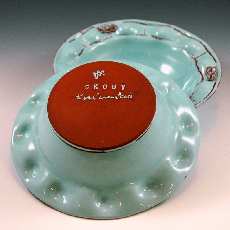 Small bowl turqouise colored.