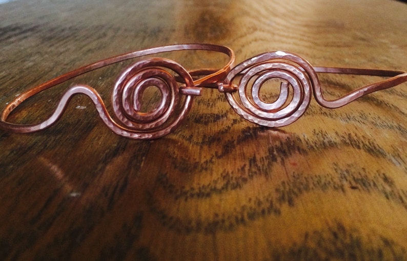 Pulsera de cobre en espiral. Pulsera de gancho hecha a mano, hasta ciclada. imagen 2