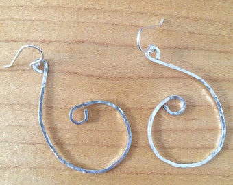 Silver tendril design earrings, handcrafted with hammered finish