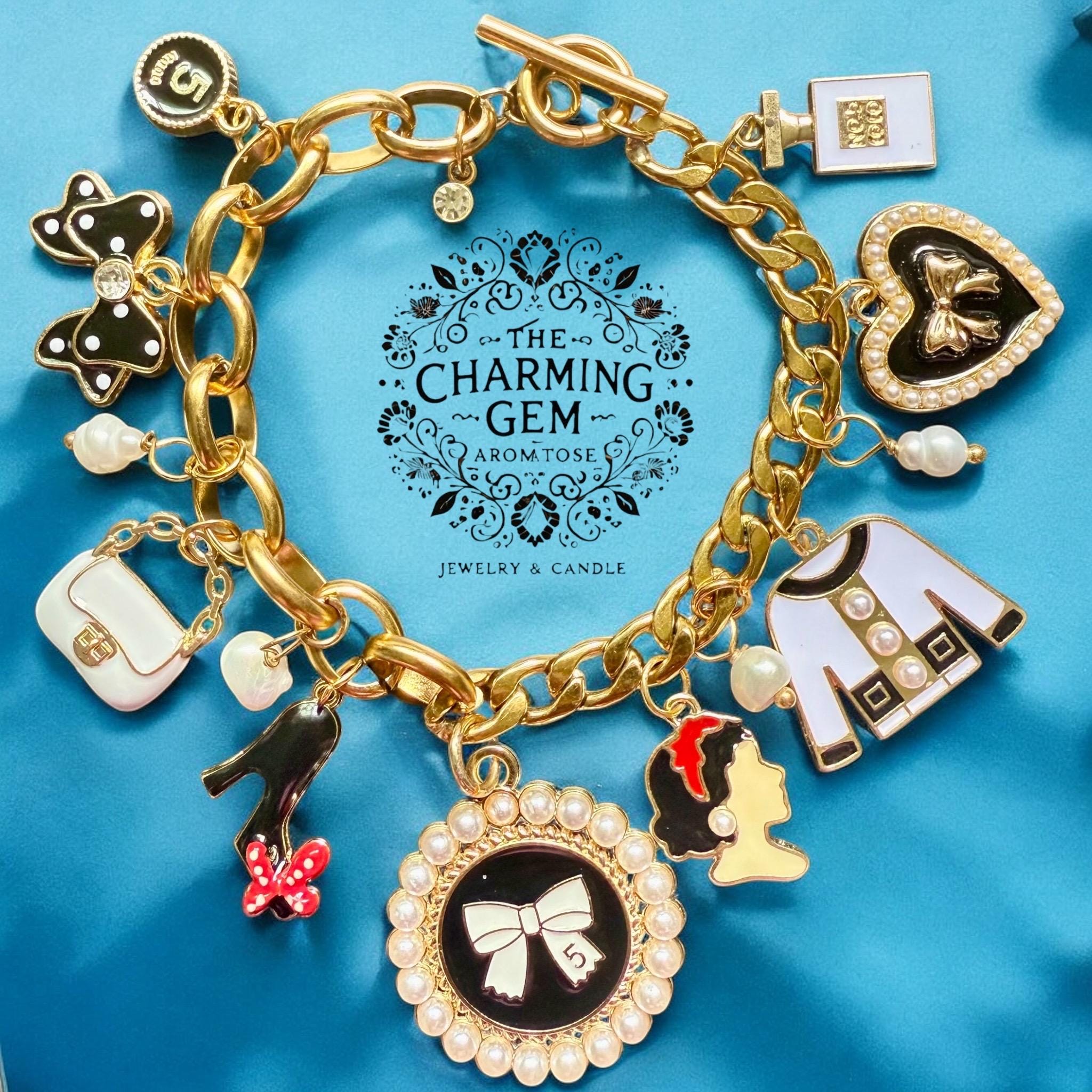 25B CHANEL ◆ レザーチェーンと可愛いチャーム ブレスレット CHANEL シャネル ロゴチャーム付き レザーチェーン ブレスレット