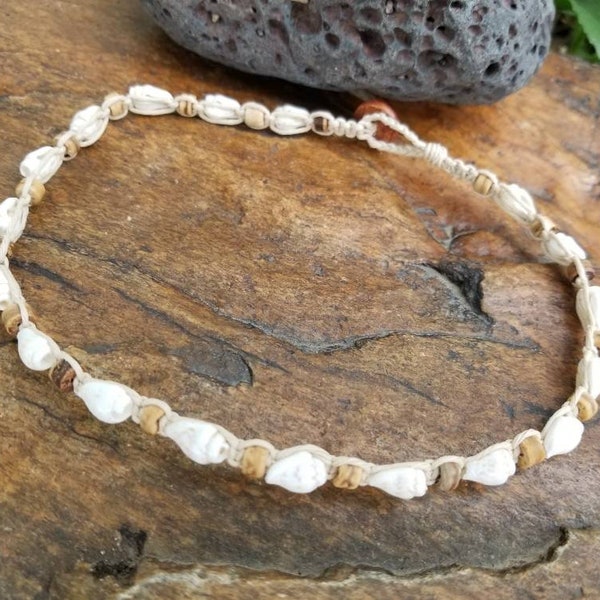 Dainty Shell Choker, Hemp Choker, Trumpet Shell Choker, Hemp Necklace, Handmade Jewelry, Surfer Choker, Hemp Macrame, Beach Jewelry, Hemp