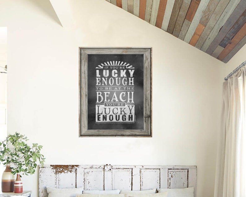 Haus am Strand Poster 18x24 Wenn Sie das Glück haben, am Strand zu sein, haben Sie Glück genug Vintage Kreidetafel Rustikaler Cottage-Chic-Stil Bild 2