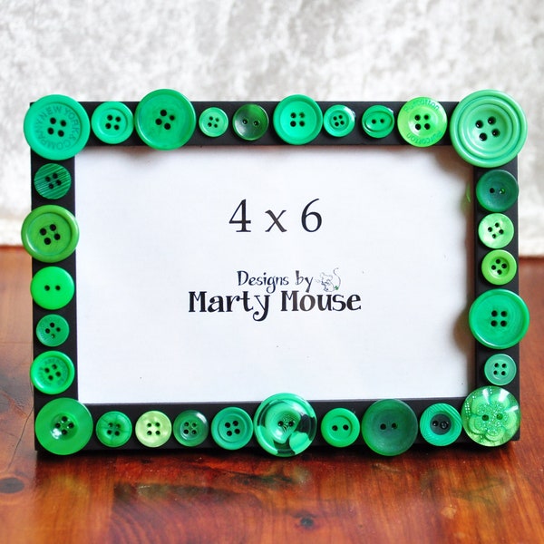 St. Patrick's Day Picture Frame/Irish Picture Frame/Green Button Picture Frame/March Picture Frame/St. Patrick's Day Home Decor/Lucky Frame