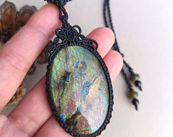 Labradorite Macrame Necklace | Pendant size 7.1 cm