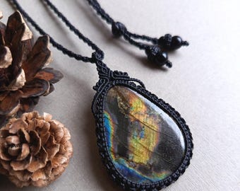 Labradorite Macrame Necklace | Pendant size 6 cm
