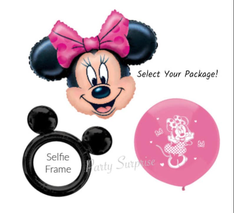 Pode incluir: Um conjunto de tr&ecirc;s bal&otilde;es de festa com tema Minnie Mouse. Os bal&otilde;es s&atilde;o rosa e preto com bolinhas brancas. Um bal&atilde;o apresenta uma imagem grande do rosto da Minnie Mouse, outro bal&atilde;o apresenta uma imagem menor da Minnie Mouse com um vestido, e o terceiro bal&atilde;o &eacute; um quadro de selfie preto com orelhas de Minnie Mouse.