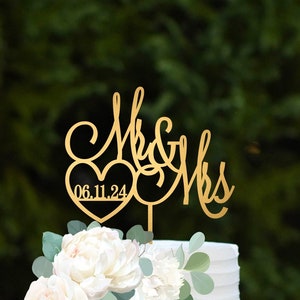 Mr and Mrs Wedding Cake Topper Custom Wedding Cake Topper Acrylic Cake Topper Personalized Cake Topper Wedding Decor Bridal Shower Decor