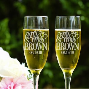 Mickey & Minnie Toasting Flutes - Mr and Mrs Toasting Flutes - Champagne Flutes - Set of Two