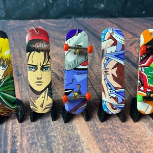 Skateboard keychain, hand painted