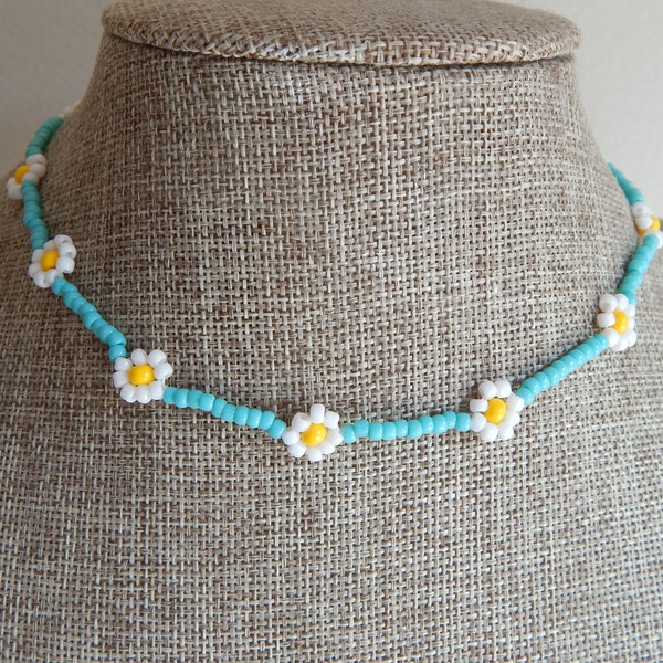 Turquoise and white daisy chain necklace, beach necklace, summer jewelry, boho jewelry