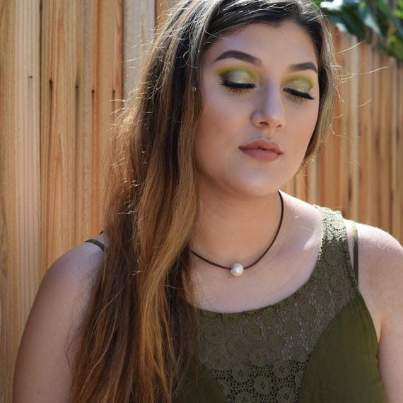 Freshwater pearl and leather necklace, beachy chic, bohemian style, casual