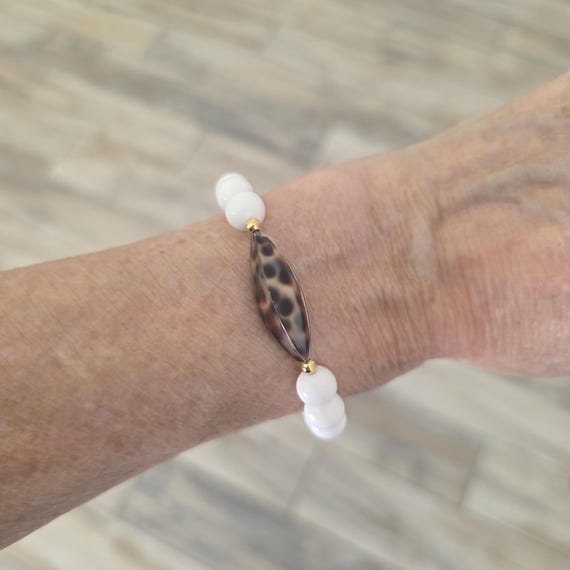 White shell beads with cowry shell bead, summer bracelet, boho jewelry