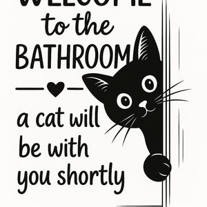 Könnte beinhalten: Schwarz-weißes Badezimmerschild mit einer Cartoon-Katze, die hinter einem Türrahmen hervorlugt. Der Text lautet: "WILLKOMMEN im BADEZIMMER - eine Katze wird bald bei Ihnen sein."