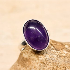 Anillo de amatista púrpura. Joyería Reiki. Anillo de piedra natal de febrero. Anillo ajustable de plata de ley. Anillo de piedra preciosa auténtica. Piedra de 14 x 10 mm.