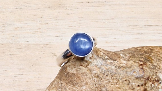 Minimalist Blue Kyanite ring. Reiki jewelry. Women's Adjustable ring uk. 8mm stone. 925 sterling silver rings for women.