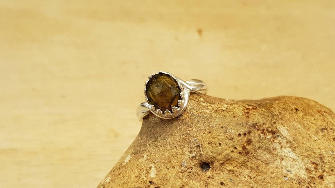 Green Tourmaline ring. 925 sterling silver rings for women. October birthstone ring. Crystal Reiki jewelry. Adjustable ring. 10x8mm stone