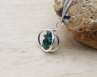 Minimalist Raw Emerald circle pendant necklace. Sterling silver necklace. Green May birthstone. Reiki jewelry. 20th anniversary gemstone