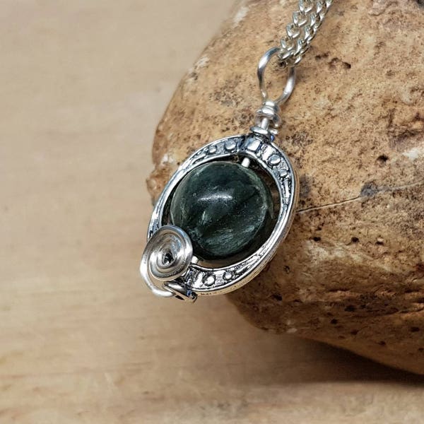 Small Seraphinite pendant. Green Reiki jewelry uk. Oval frame pendant. Wire wrap pendant. 10mm stone