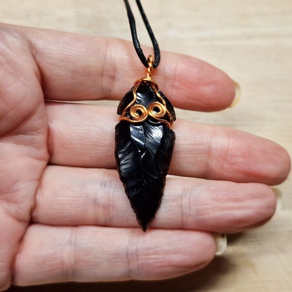 Mens Obsidian arrowhead pendant necklace. Black Reiki jewelry uk. Unisex copper spiral Wire wrapped pendant