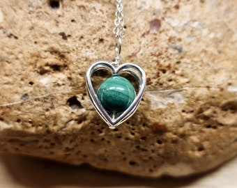 Minimalist Green Malachite heart pendant necklace. Crystal Reiki jewelry uk. Sterling silver 3d frame necklaces for women