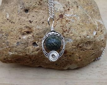 Green Serpentine pendant. 'Serpent rock'. Reiki jewelry uk. Silver plated Wire wrapped pendant. 10mm stone. Oval frame necklace