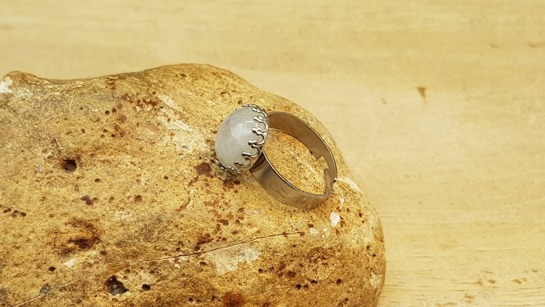 Women/'s White ring June Birthstone Stainless steel Hypoallergenic Rainbow moonstone adjustable Ring Reiki jewelry uk 12mm gemstone
