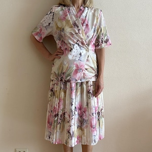 Finn Karelia Vintage Suit Two Piece Skirt Suit Pink Flower Floral Accordion Pleated Skirt and Jacket Made in Finland Medium Size