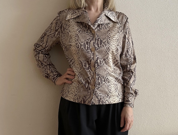 Chemisier satiné martelé effet peau de serpent | Apricot Clothing