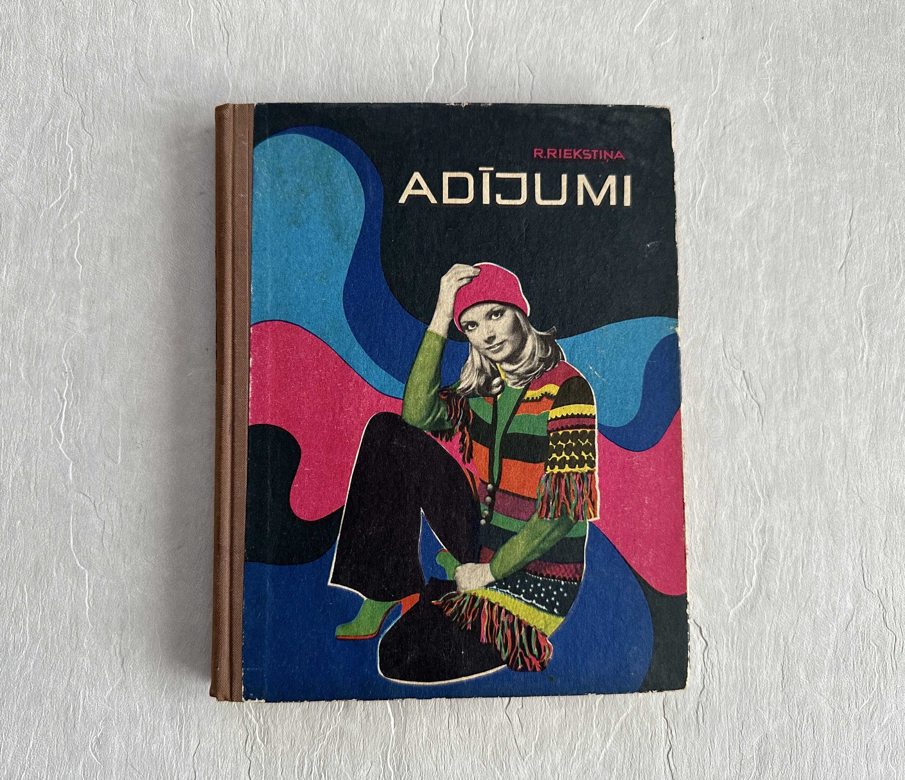 アメリカで購入　ヴィンテージ　手編み多様布 1976 編み物の本 編み物 ABC の本 編み物のパターン テクニック